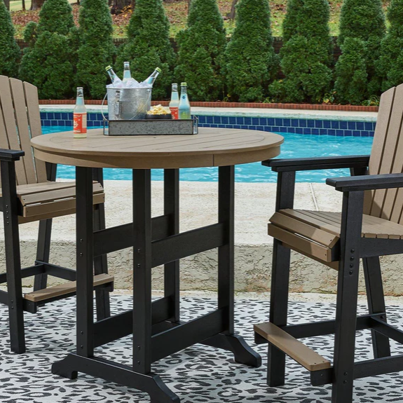 5 Must-Have Tampa Outdoor Furniture Pieces for Entertaining Guests