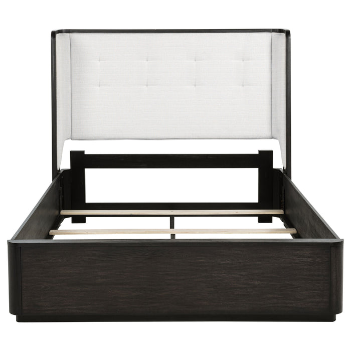 Leandro Wingback Bed