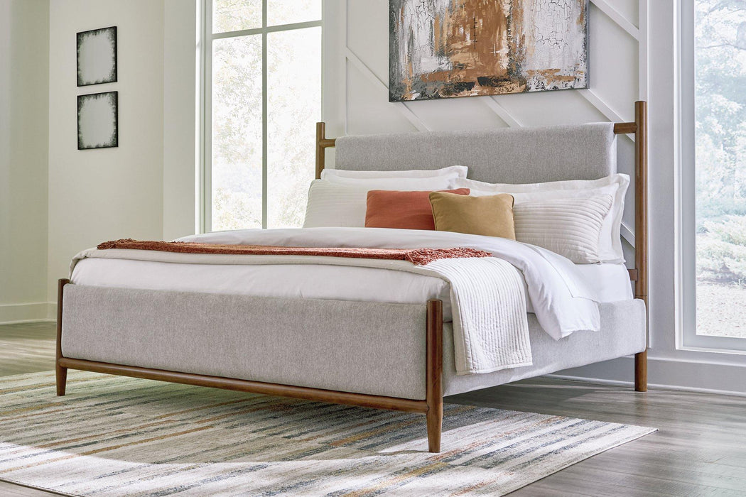 Lyncott Upholstered Bed